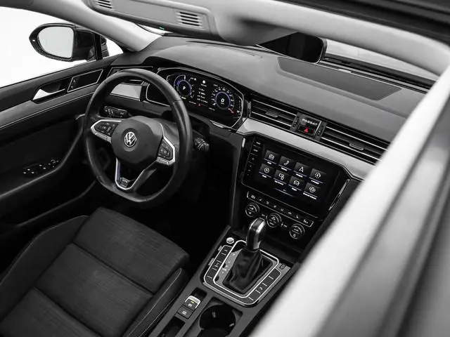 Volkswagen Passat Variant 1.4 TSI 218pk DSG PHEV GTE Business · SOH 90,1% · Panoramadak · Camera · H...