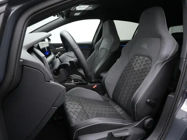 Volkswagen Golf 1.5 eTSI 130 pk DSG R-Line Business | Achteruitrijcamera | Sportonderstel | Navigati...