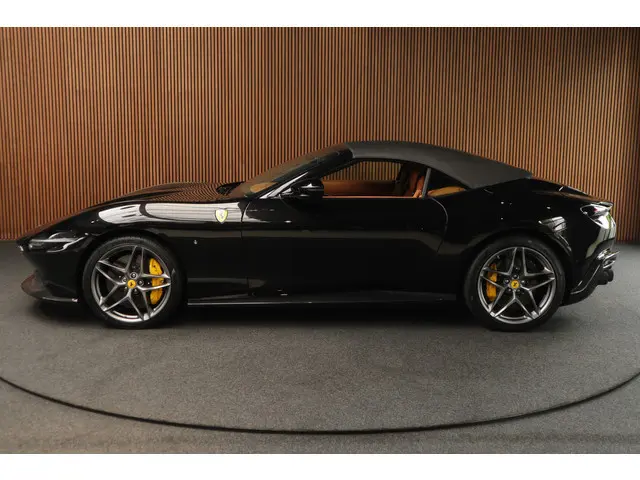 Ferrari Roma Spider 3.9 V8 Passenger display Carbon Daytona Seats 360 Camera Magneride Duel