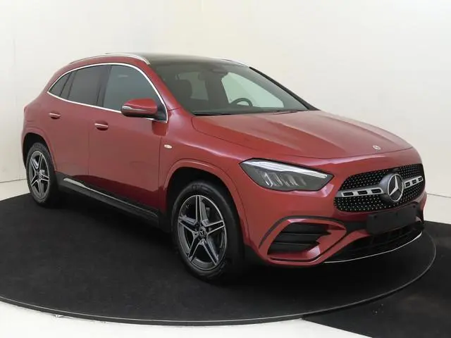 Mercedes-Benz GLA-klasse 250 e AMG Line / Panoramadak / Stoelverwarming / Achteruitrijcamera /