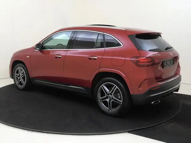 Mercedes-Benz GLA-klasse 250 e AMG Line / Panoramadak / Stoelverwarming / Achteruitrijcamera /