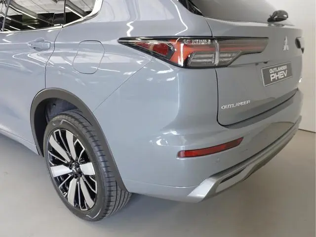 Mitsubishi Outlander 2.4 PHEV Intense+ | Actieprijs | Head up | 20 inch | Direct leverbaar | 8 jaar...