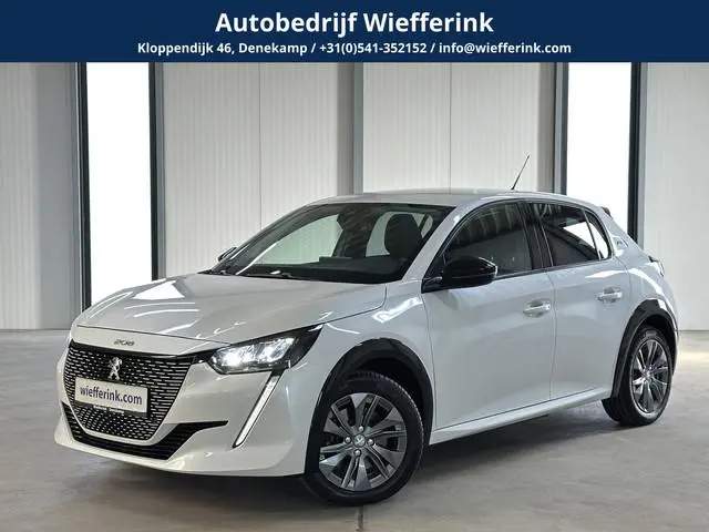 Peugeot e-208 EV Allure Pack 50 kWh | Stoelverwarming | Navi | Camera | Parelmoerwit