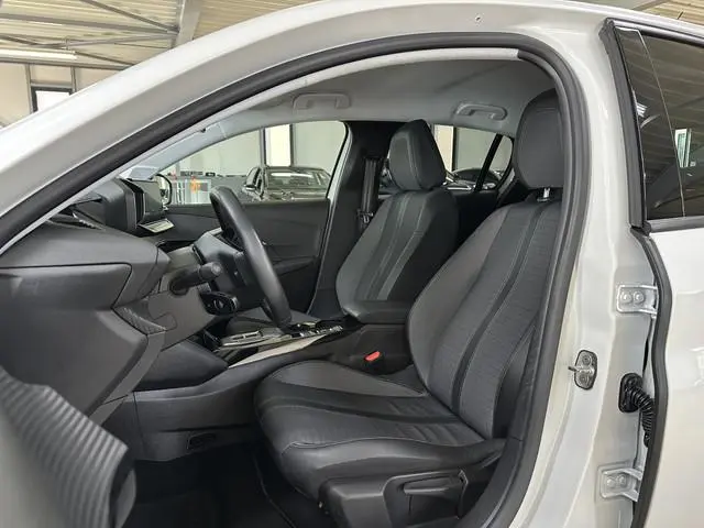 Peugeot e-208 EV Allure Pack 50 kWh | Stoelverwarming | Navi | Camera | Parelmoerwit