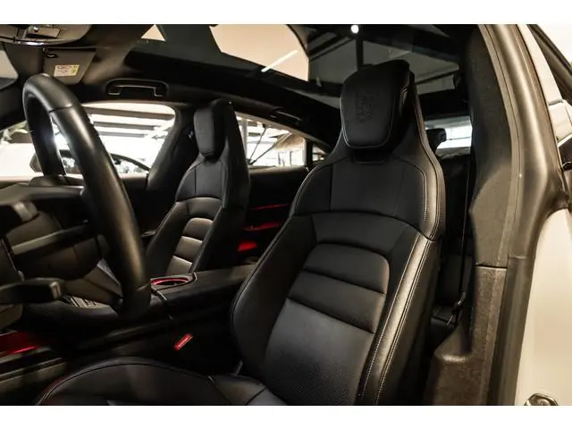 Porsche Taycan Performance 93 kWh Passenger Display | Pano | Chrono | 360 Camera