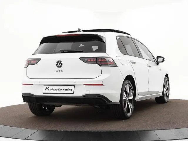 Volkswagen Golf 1.5 eHybrid 272pk DSG GTE · Panoramadak · Camera · Head-Up Display · ACC · Matrix LE...