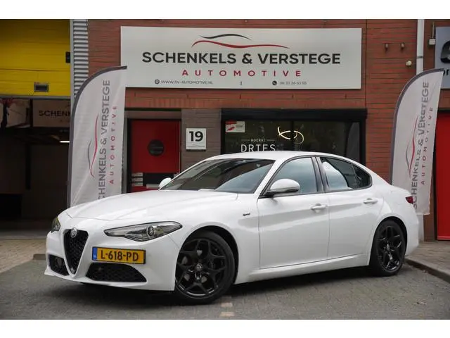 Alfa Romeo Giulia 2.2 Sprint / BTW / Trekhaak / 18'Inch / Adaptieve Cruise / Carplay / Camera /