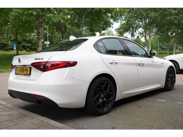 Alfa Romeo Giulia 2.2 Sprint / BTW / Trekhaak / 18'Inch / Adaptieve Cruise / Carplay / Camera /