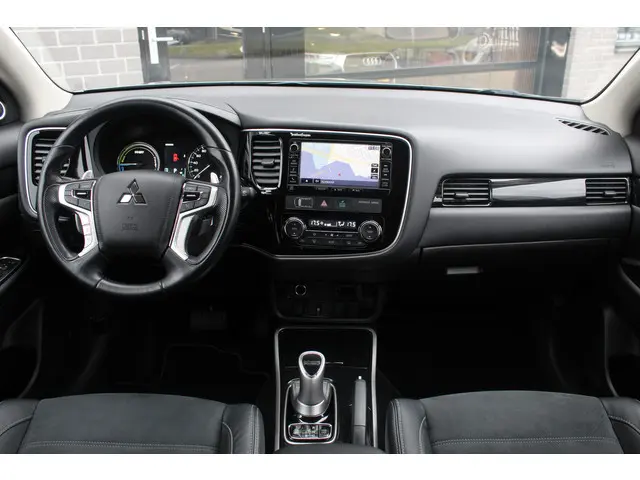 Mitsubishi Outlander 2.0 PHEV Executive Edition / Camera / Keyless / N.A.P.