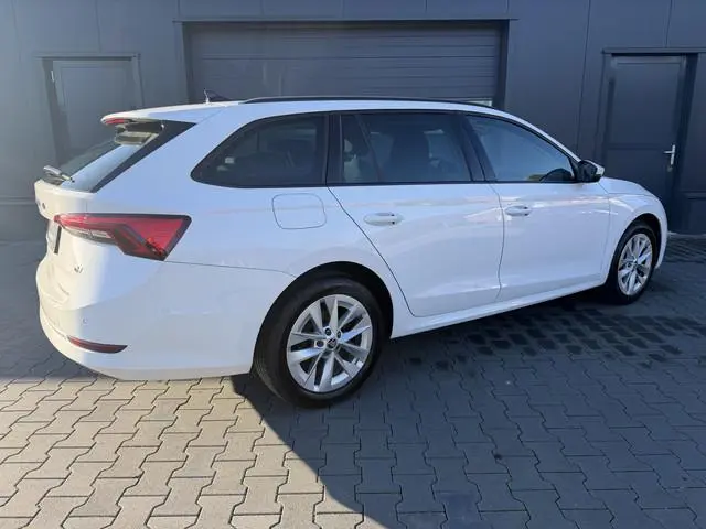 ŠKODA Octavia Combi 1.4 TSI iV PHEV Business Edition Bj 2022,Navi,18inch,Cruise,Pdc 204pk