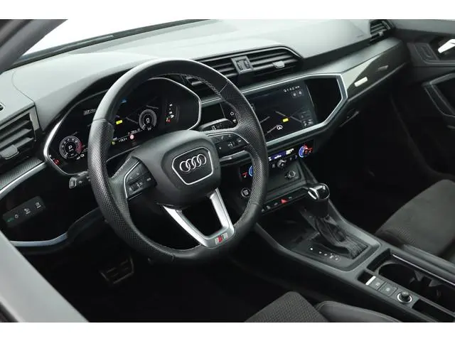 Audi Q3 Sportback 45 TFSI e 245pk S Edition Trekhaak 360Camera Keyless ACC Ambianceverl. Stoelverwar...