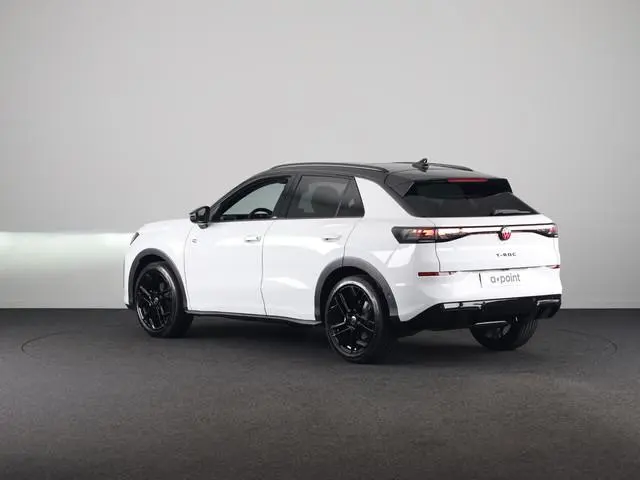 Volkswagen T-Roc R-Line First Edition 1.5 eTSI 110 kW / 150 PK SUV Panoramadak | Stoelverwarming | A...
