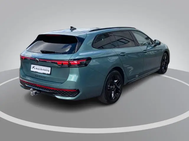 Volkswagen Passat Variant 1.5eHybrid 200kW/272PK R-Line DSG · Panoramadak · Leder · Trekhaak · 360°C...
