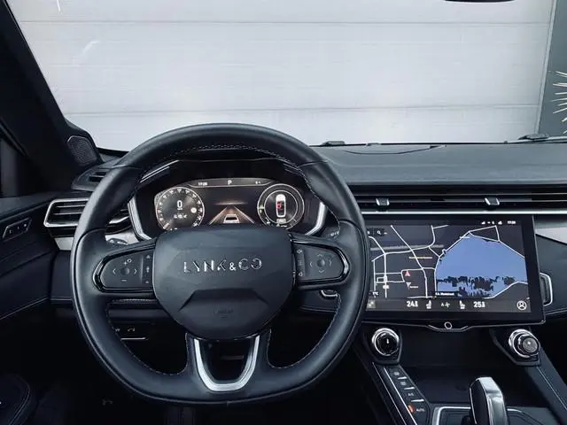 Lynk & Co 01