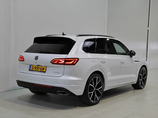 Volkswagen Touareg R 3.0 TSI eHybrid 462PK | Full option | Garantie 02-2026
