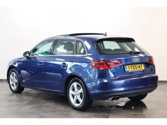 Audi A3 Sportback 1.4 TFSI Ambiente Pro Line plus Cruise/Climate PDC Navi Automaat NAP! ! 2e Paasdag...