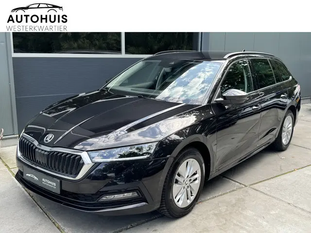 ŠKODA Octavia Combi 1.0 TSI 110pk H6 Business Edition Climate Control Navigatie Elektr Achterklep