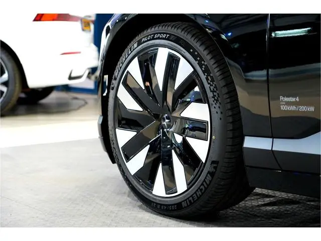 Polestar 4