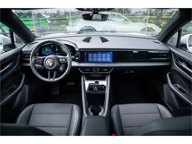 Porsche Macan 100 kWh ** Panodak ** 22inch ** BOSE ** Rijbereik 588km (WLTP) NL-auto ** NAP!!