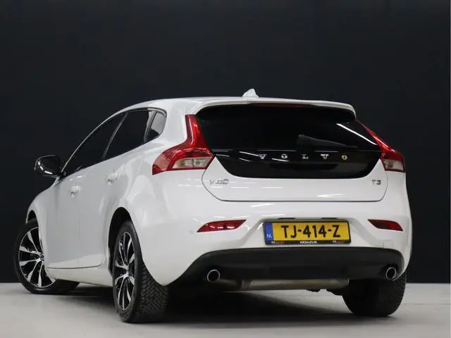 Volvo V40 1.5 T3 Dynamic Edition [CRUISE CONTROL, STOELVERWARMING, DIGITALE TELLER, BLUETOOTH, NAVIG...