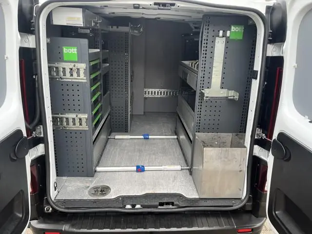 Renault Trafic 2.0 dCi L1H1 120pk Airco Cruise controle Kastinrichting Trekhaak 2000kg trekgewicht 2...