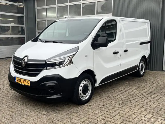 Renault Trafic 2.0 dCi L1H1 120pk Airco Cruise controle Kastinrichting Trekhaak 2000kg trekgewicht 2...