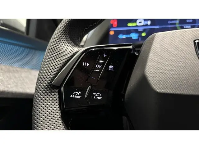 Peugeot e-5008