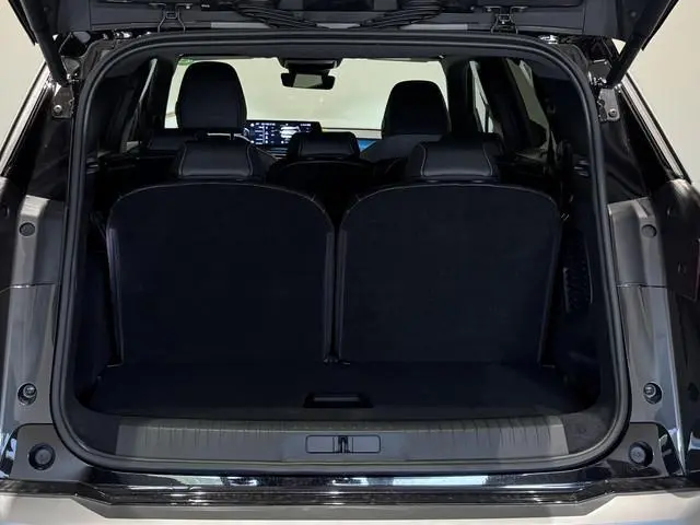 Peugeot e-5008