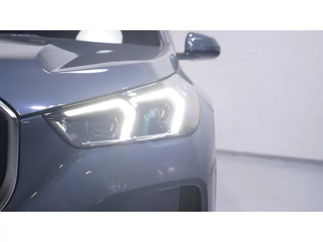 BMW iX1
