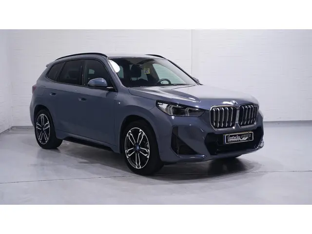 BMW iX1 xDrive30 Launch Edition 67 kWh Shadow-Line NAP Rijklaar Accucertificaat 99%