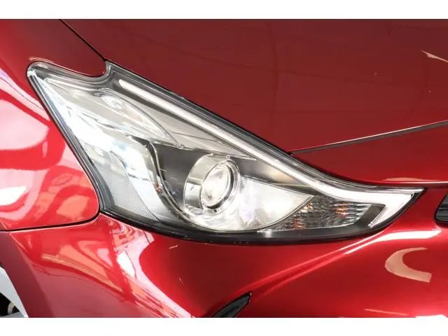 Toyota Prius + 1.8 Active