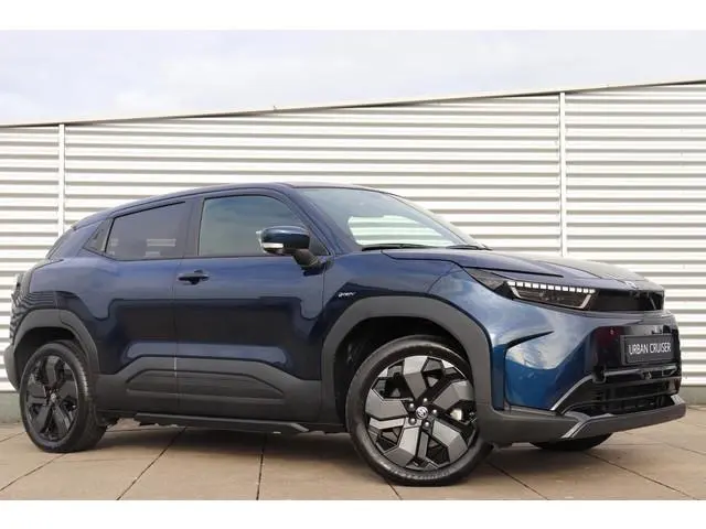 Toyota Urban Cruiser Executive 61 kWh, €3.000,- inruilpremie, JBL, BSM, 360 Camera, Leder!