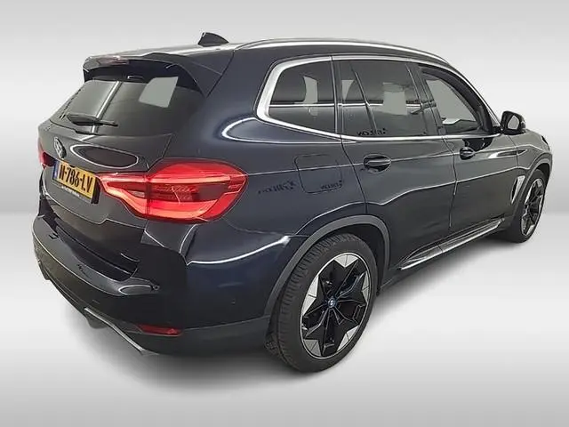 BMW iX3 High Executive 80 kWh 1e-Eig. & Keurig-Onderh. BOVAG-Garantie. NL-Auto.