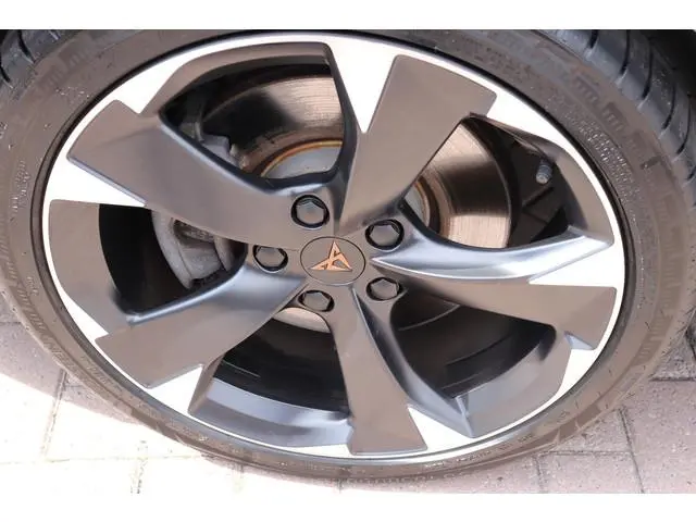 CUPRA Leon Sportstourer 1.5 eTSI Business Edition Panorama dak, sfeer verlichting, navigatie.