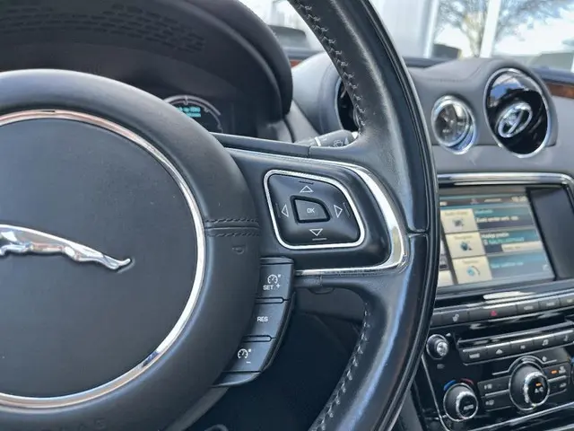 Jaguar XJ