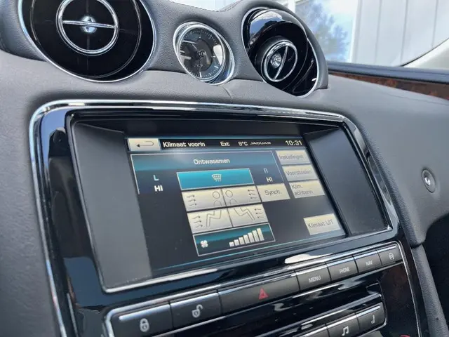 Jaguar XJ