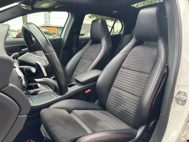 Mercedes-Benz GLA-klasse 180 Premium | AMG Pakket | Night Pakket | Pano | Achterruitrij Camera  | St...