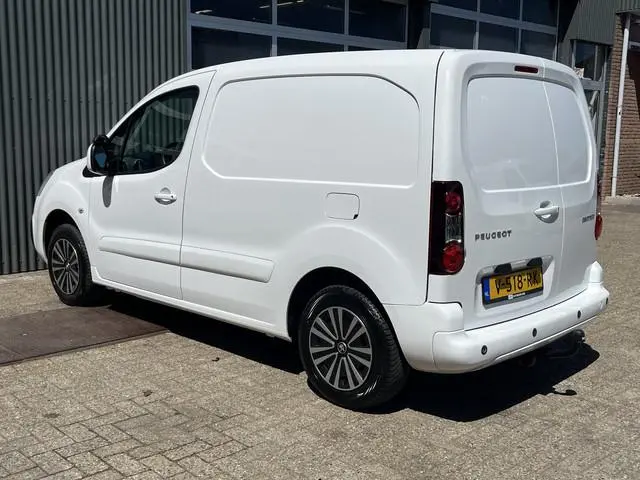 Peugeot Partner 120 1.6 BlueHDi Airco Cruise controle Trekhaak 1250kg trekgewicht 3-Peroons Parkeerh...