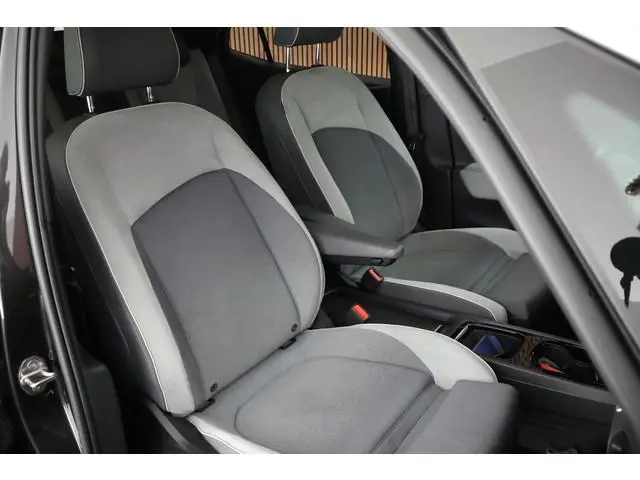 Volkswagen ID.3 First Max 204pk 58 kWh SOH 89% Trekhaak Panoramadak Matrix LED Camera Stoelverwarmin...