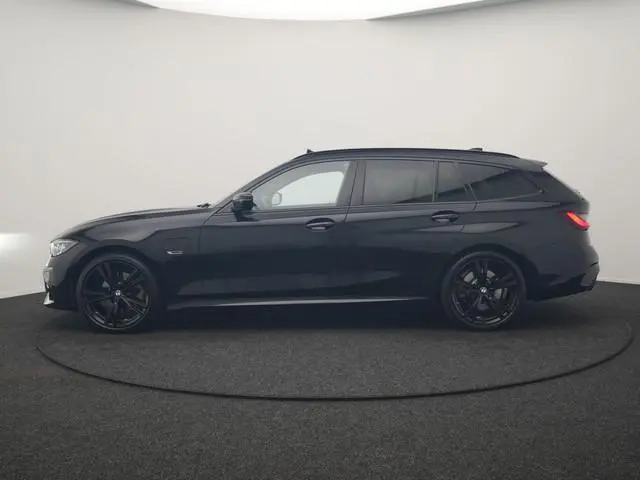 BMW 3-serie Touring 320e M Sport PHEV Dealer O.H. | Trekhaak Af Fabriek | Panodak | Adaptive Cruise...