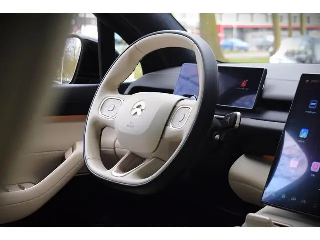 NIO EL6