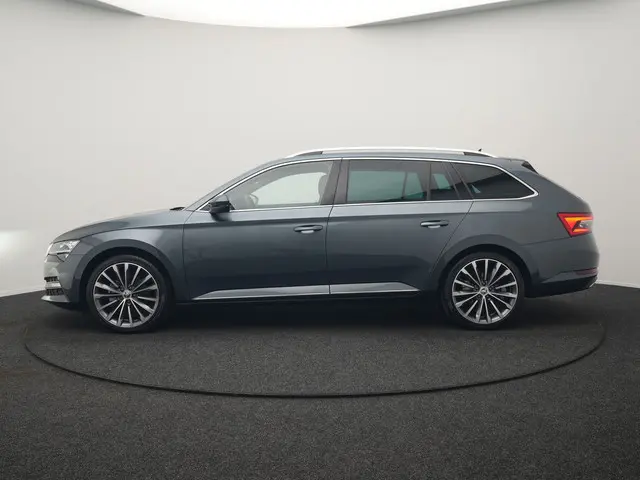 ŠKODA Superb Combi 1.4 TSI iV Laurin & Klement PHEV 218pk Dealer O.H. | Adaptive Cruise | 360 Camera...
