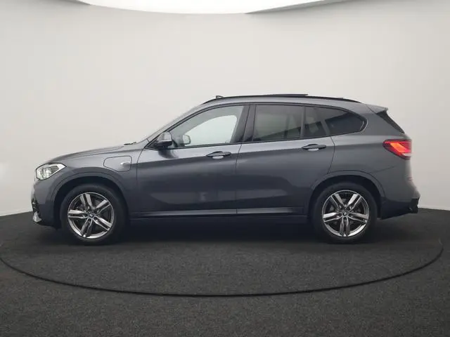 BMW X1 xDrive25e M Sport PHEV 221pk Dealer O.H. | Trekhaak Afn. | Panodak | Head Up | Adaptive Cruis...