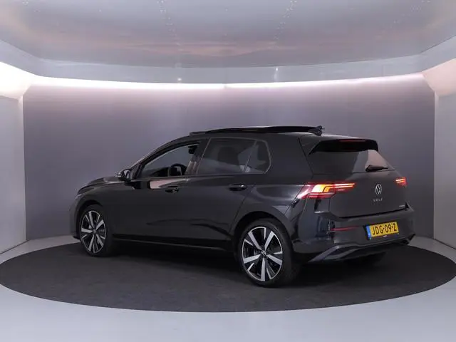 Volkswagen Golf 1.5 eHybrid Life Edition 204 pk Automaat (DSG) | Verlengde garantie | Navigatie via...