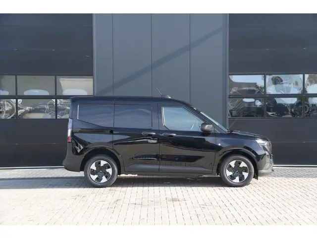 Ford E-Transit Courier