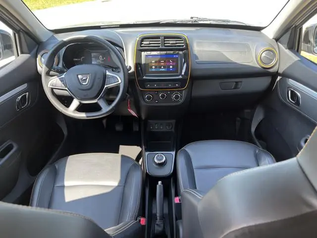 Dacia Spring Comfort Plus (Orange Pack) 27 kWh / Camera / Navigatie / Airco /