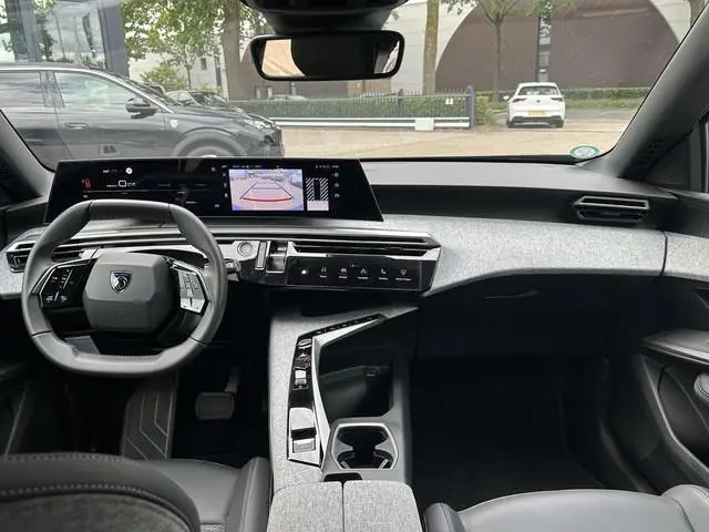 Peugeot e-3008