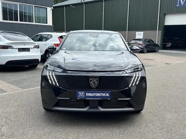 Peugeot e-3008