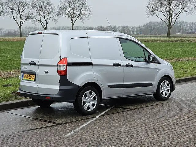 Ford Transit Courier
