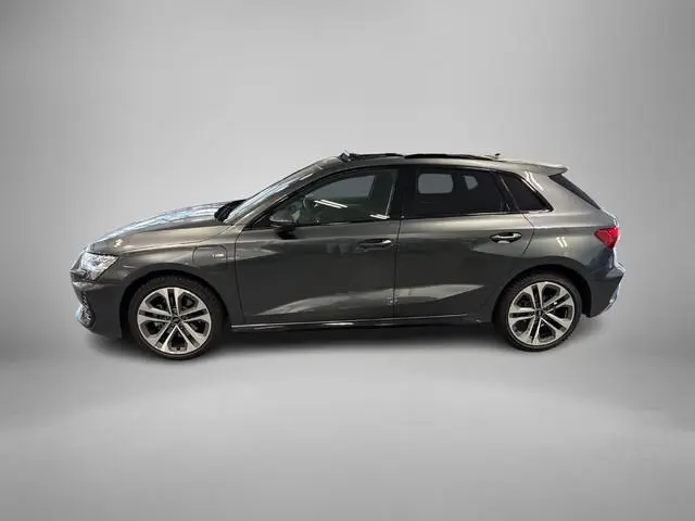 Audi A3 Sportback 40 TFSIe 204pk S-Tronic S Edition · Panoramadak · Camera · Sonos Sound · Dodehoeks...